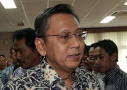 Boediono Dimintai Keterangan Hari Ini oleh KPK