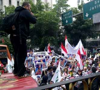 Kapak Geruduk Kantor Sri Mulyani