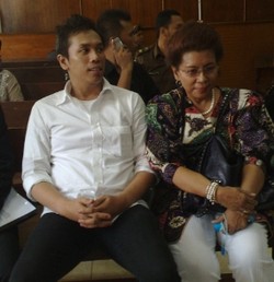 Sidang Anaknya Ditunda, Ibunda Sammy Kesal