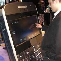  Bos RIM Gembar-gemborkan Konsep Super Apps