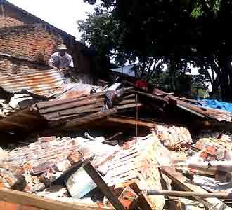 Bangunan di Sepanjang Rel Ditertibkan