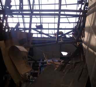 Benda Luar Angkasa Hantam 3 Rumah