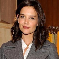 Katie Holmes Perankan Jacqueline Kennedy di The Kennedys