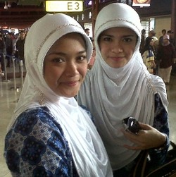 Shezi Idris Umroh Syukuri Ayah Selamat dari Rusuh Mbah Priok