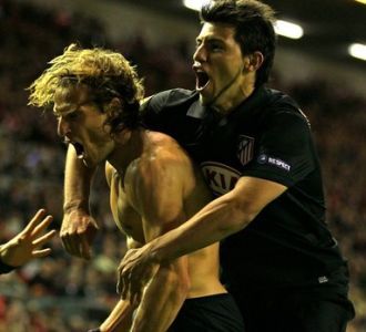 Forlan Bunuh Liverpool