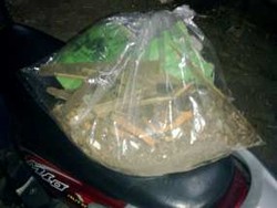 Warga dari Luar Kota Juga Penasaran Meteor di Duren Sawit