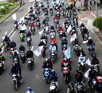 Iring-iringan Buruh Menuju Istana