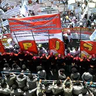 Gubernur Jatim Temui Buruh