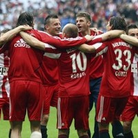 Tangan Bayern di Trofi Bundesliga