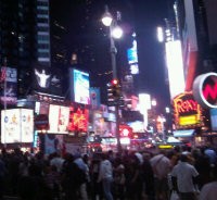 Warga New York Santai Hadapi Ancaman Bom Times Square