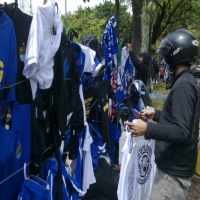 Main di Stadion Siliwangi, Omzet Pedagang Atribut Naik 