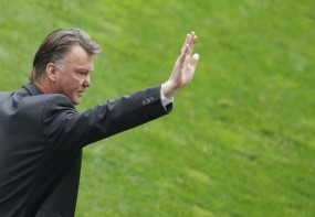 Senyum Lebar Van Gaal 