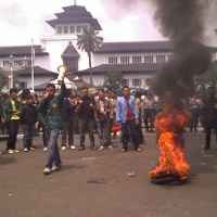 Universitas Orang Mati Peringati Hardiknas