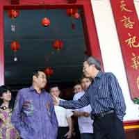 Sambangi Klenteng Boen Bio, Arif Disambati Umat Konghucu