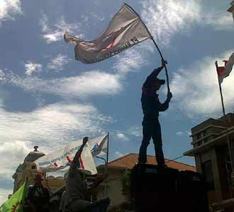 Buruh Demo Gubernur Jatim