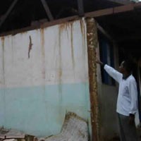 Gedung Sekolah Ambruk, Siswa Ikuti UASBN di Rumah Warga 