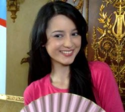 Julie Estelle Gemukkan Badan