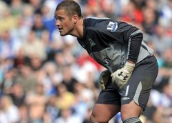 Paul Robinson di Atas Joe Hart