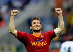 Lippi Belum Pastikan Bawa Totti 