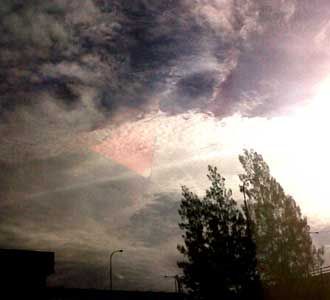 Awan Mata Hiasi Langit Jakarta