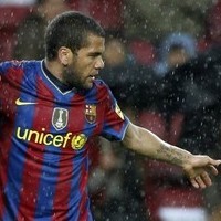 Demi Juara, Alves Tega Sakiti Sevilla