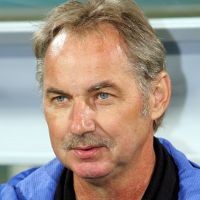 Riedl: Tidak Disiplin, Silakan Out