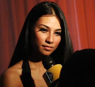 Gaya Santai Uli Auliani