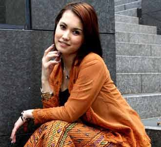 Miyabi Anggun Berkebaya