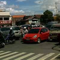 Lampu TL Mati, Perempatan Moestopo-Karangmenjangan Macet