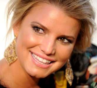 Jessica Simpson Malas Gosok Gigi