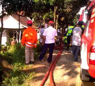 Ngebor Rumah, Mencuri BBM