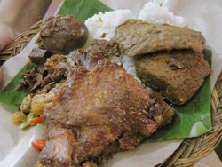 Sedapnya Gudeg Halal Yu Djum