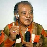 Kang Ibing Bantu Masukkan Jenazah Abah Us Us ke Liang Lahat 