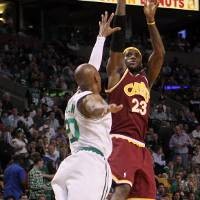 LeBron Mengamuk, Cavs Lindas Celtics