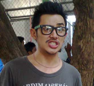 Vicky Nitinegoro Berkumis