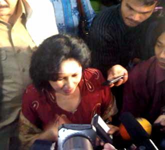 Susno Dijenguk Istri dan Keluarganya