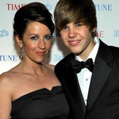 Justin Bieber Manjakan Ibunda di Hari Ibu