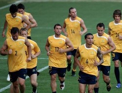 Australia Pasang Target Ringan Dahulu