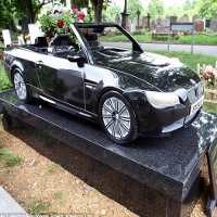 Makam Bernisan BMW M3
