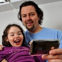 iPhone Bantu Pasien Lumpuh Otak Berkomunikasi  