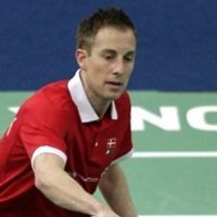 Gade, Bertanding Sambil Beramal