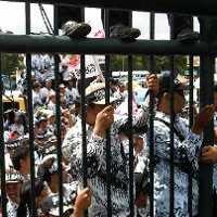 Aspirasi Diterima, Seribuan Guru Bubarkan Diri