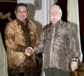 SBY Menerima Mantan Presiden Polandia
