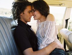 Pompa Adrenalin Dengan Bercinta di Mobil 