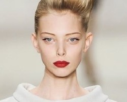 Party Time? Tampilkan Sensualitas Dengan Make-Up Kombinasi