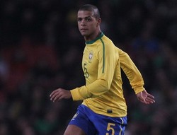 Melo Siap Jawab Kritikan dengan Piala