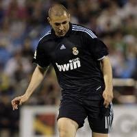 Mau Perbaiki Performa, Benzema Tak Hengkang