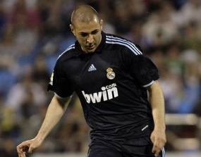 Mau Perbaiki Performa, Benzema Tak Hengkang