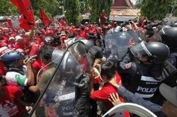 Kepala Pendemo Ditembak, Status Darurat Thailand Diperpanjang