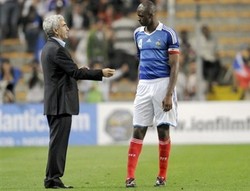 Vieira Tuding Domenech Tak Berkelas